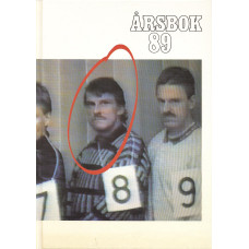 Årsbok
89